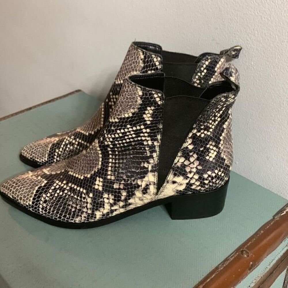 Marc Fisher Yale 4 snakeskin‎ pointy toe ankle boots 6.5 western glam